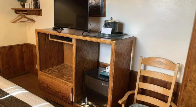 Студия Whispering Pines Lodge