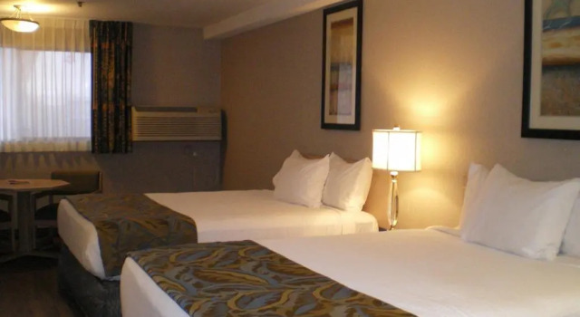 Четырёхместный номер Standard Shilo Inn Suites Hotel - Nampa Suites