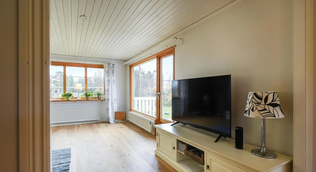 2 Bedroom Awesome Home In Brastad, Book Hotel  