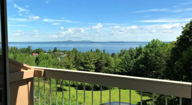 Четырёхместный номер Standard с балконом и с видом на океан Atlantic Eyrie Lodge