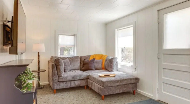 Swim, Hike & Unwind: Frankfort Cottage w/ Fire Pit, Book Feriehus Sommerhuse i Frankfort, Hytte