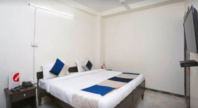 OYO 13280 Hotel Royal India