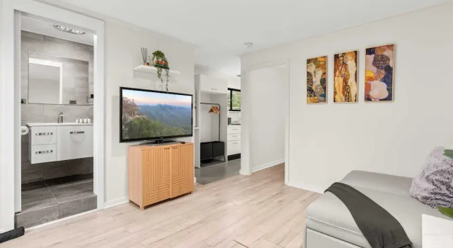 Bright 1-bed Apartment With Garden Views