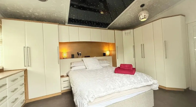 3 Bed-sleeps 6-hot Tub-pet Friendly-parking, Забронировать Дом для отпуска Коттеджи Ковентри, Коттедж