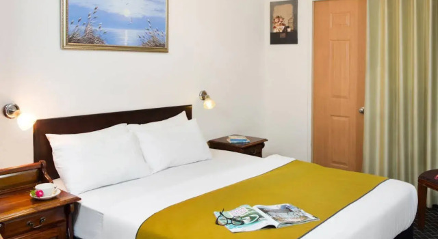 Sun City Hotel, Забронировать Отель Тель-Авив Тель-Авивский округ, рядом с Рынок Кармель