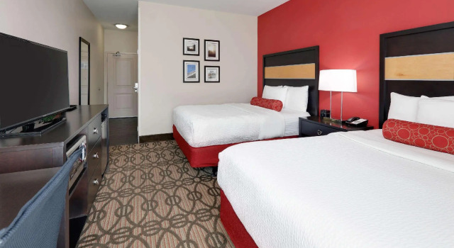 Четырёхместный номер Standard La Quinta Inn & Suites by Wyndham Starkville at MSU