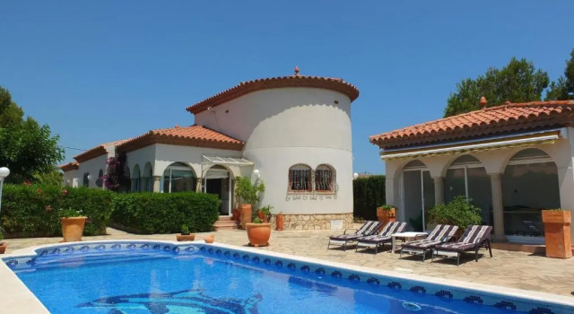 Вилла Villa Leonore stunning 2bedroom villa with air-conditioning & private swimming pool