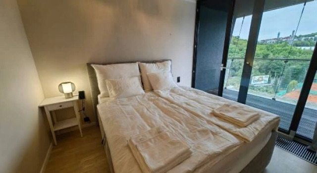 Апартаменты Free Parking Modern Smichov Apt Large Balcony, 10 Minutes Metro to Central