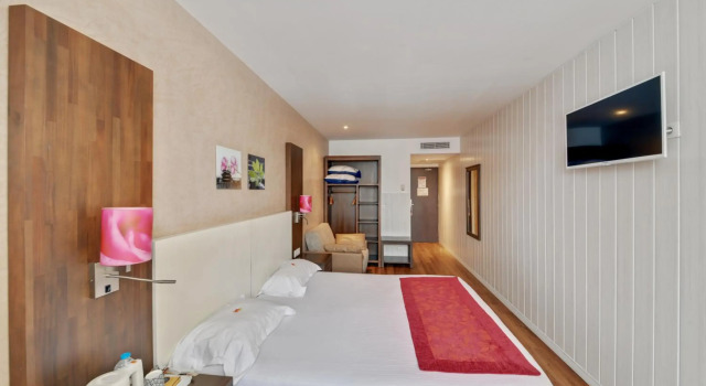 Hotel Paris Pacific