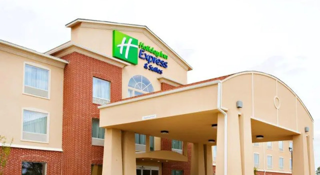 Четырёхместный номер Standard Holiday Inn Express Hotel & Suites Shamrock North by IHG