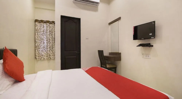 OYO 13283 Hotel Gargi Inn, Réserver Hôtel Mundhva Maharashtra