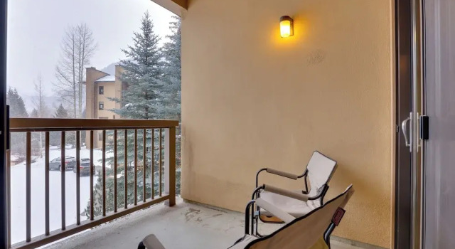 Апартаменты Condo w/ Hot Tub Access - Quick Bus Trip to Ski!