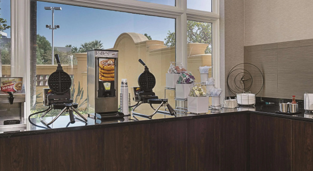 La Quinta Inn & Suites by Wyndham Ontario Airport, Prenota Hotel Hotel a Ontario con parcheggio, Parcheggio
