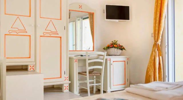 Domo La Vela - Affittacamere - Living SantAntioco, Забронировать Отель «постель и завтрак» Сант-Антиоко Sant’Antioco Island