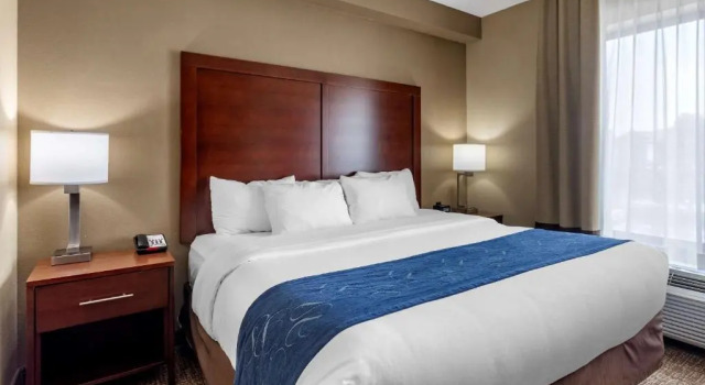 Люкс Comfort Suites Manchester near Arnold AFB