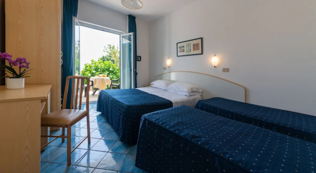 Четырёхместный семейный номер Standard Hotel Villa Ireos