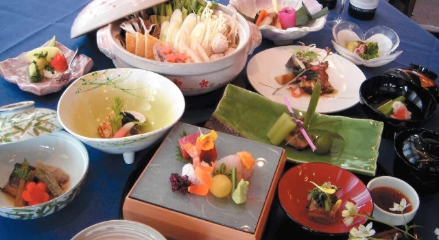 Plaza Hotel Sanrokuso Bekkan Shikisai, Book Hotel Semboku 