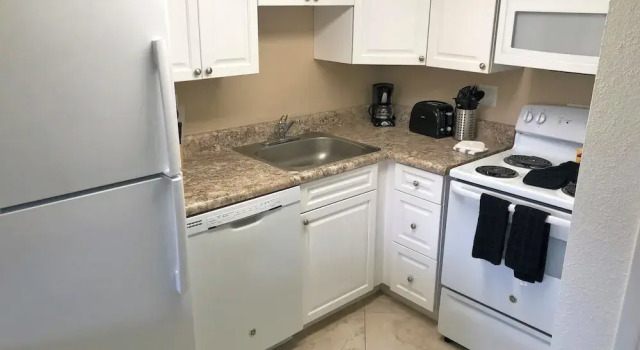 108 Fully Furnished 1BR Suite-Prime Location! by RedAwning, Забронировать Апартаменты/квартира Апартаменты Пруда в Темпе, Апартаменты/квартира