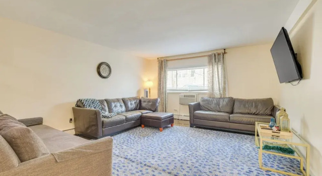 Walk to Train: Convenient Skokie Condo!, Забронировать Отель Отели Иллинойс 3 звезды, 3*