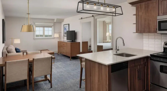 Двухместный люкс Premium с балконом Pomeroy Hotel Fort McMurray