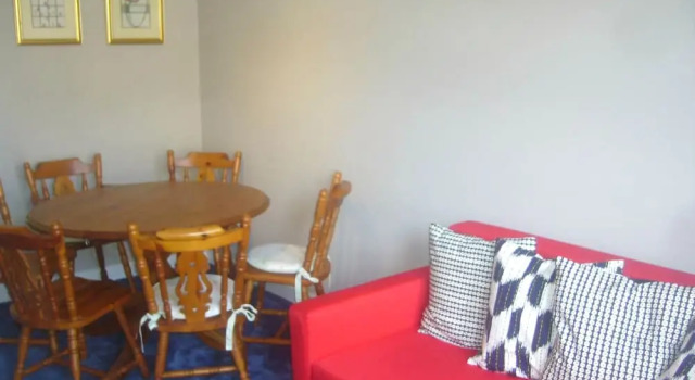 Dragon - McCulloch House 2 Bedroom Home, Book Hotel Glasgow Glasgow