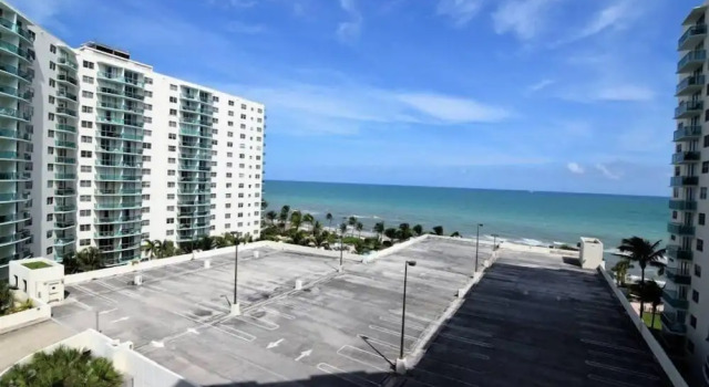 Коттедж с балконом Incredible 2 Bed 2 Bath On The Beach @Tides