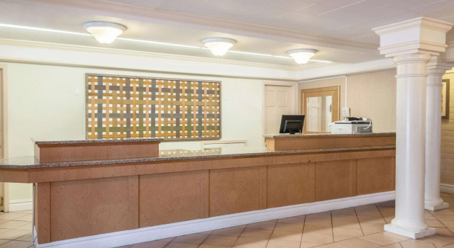 La Quinta Inn by Wyndham New Orleans West Bank / Gretna, Reservar Mini-hotel Gretna Luisiana