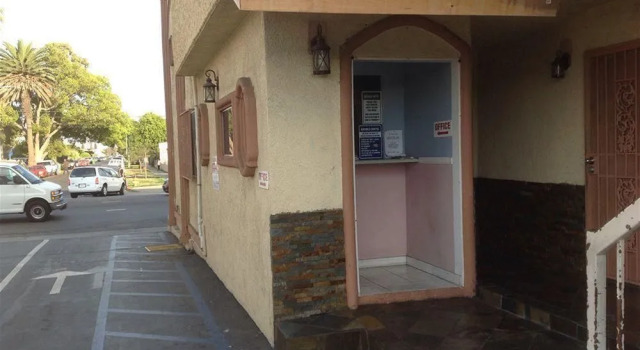 Bronco Motel