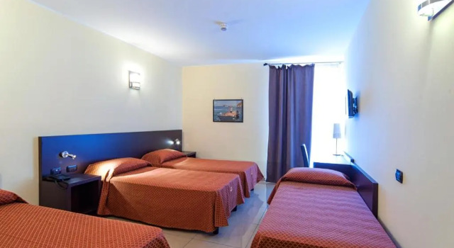 Четырёхместный номер Hotel Tiempo