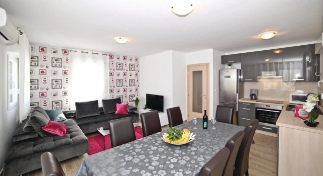 Awesome Home in Zedno With Wifi and 4 Bedrooms