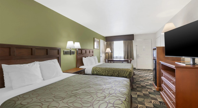 Четырёхместный номер Standard Best Western Caprock Inn