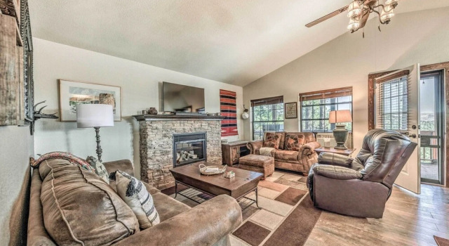 Cozy & Modern Ruidoso Cabin w/ Stellar Views!, Varaa Lomakoti Ruidoso New Mexico