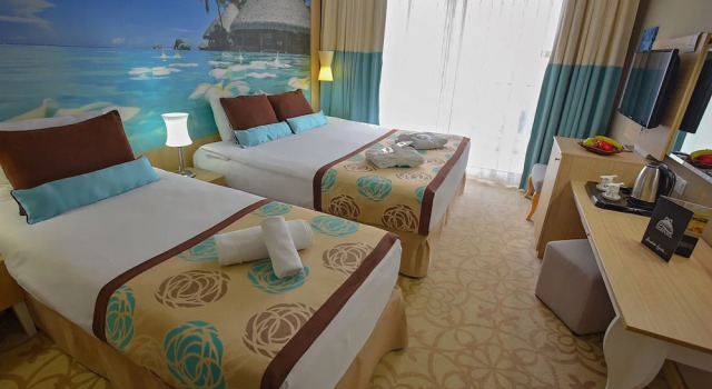 Трёхместный номер Standard с балконом Hotel Izgrev Spa & Aquapark
