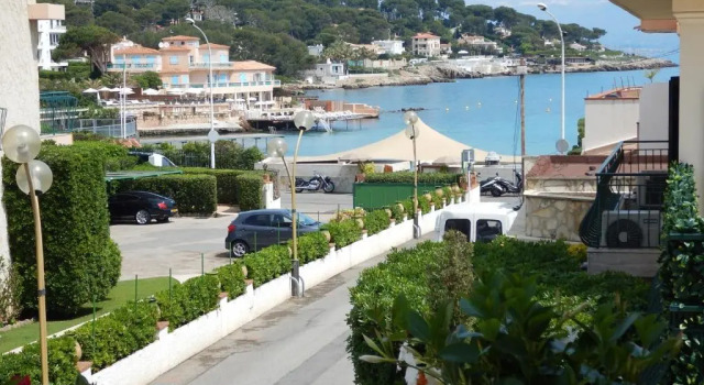 Двухместный номер Standard с балконом и с частичным видом на море Hôtel Miramar Cap d'Antibes