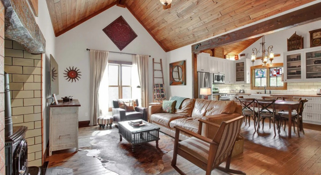 New! Luxury Home Near Main St. w/2 Hottubs&firepit, Забронировать Отель Бизнес-отели Фредериксберг, рядом с Музей объединенной церкви, 4* 5*