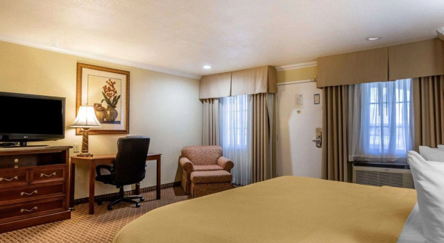 Quality Inn Blythe I-10, Забронировать Отель Блайт штат Калифорния, рядом с Hauser Geode Beds