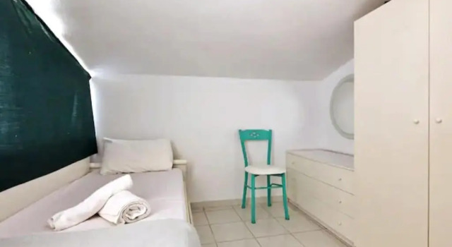 Bobby's house, Book Apartment Hanioti 