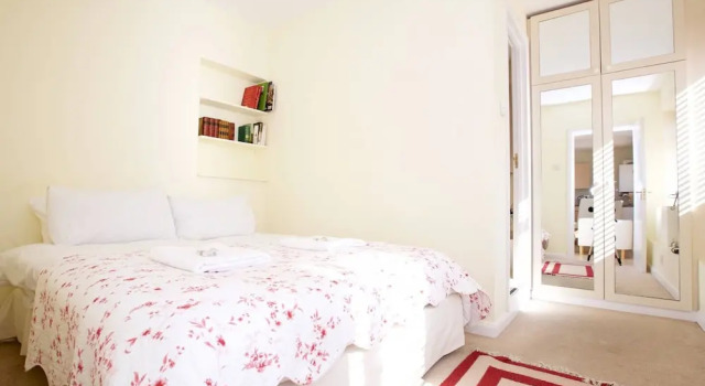 1 bed Flat in Chelsea off the Kings Road Sleeps 4!, Забронировать Отель Отели Лондона 3 звезды, рядом с Эллис Стрит, 3*