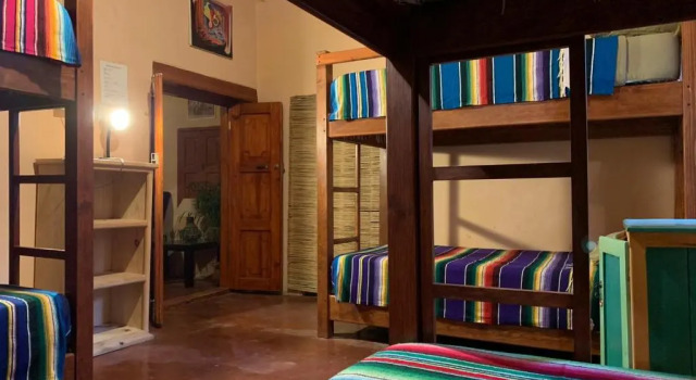 Кровать в общем номере Hostal Casa Gaia