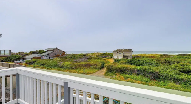 Коттедж с 3 комнатами Deck + Walk to Beach: Southern Oregon Coast Home!