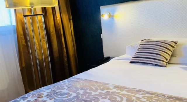 Номер Luxury Grand Hôtel de Nîmes 4 étoiles