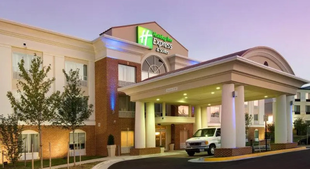 Четырёхместный номер Standard Holiday Inn Express & Suites Alexandria - Fort Belvoir by IHG