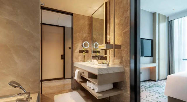Полулюкс Hilton Chengdu Chenghua - Close to Panda Base and Chengdu East Railway Station