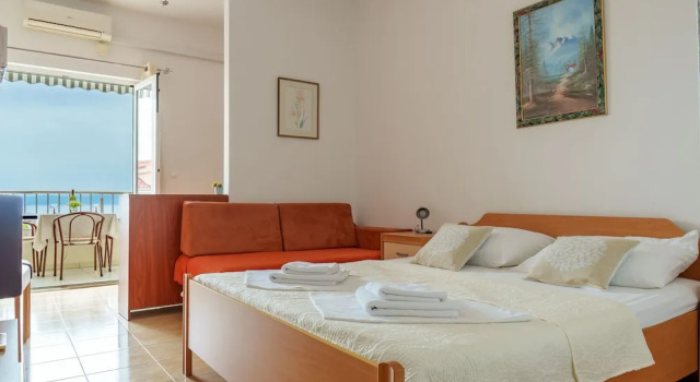Sea View Apartment Studio for 2-3 People - Close to Commodities
