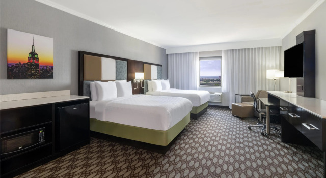 Четырёхместный номер Standard Best Western Premier NYC Gateway Hotel