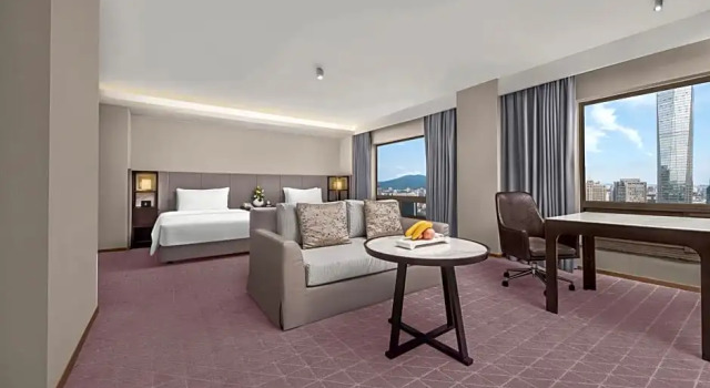 Номер Standard Jinling Hotel