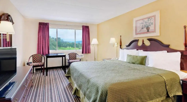 Номер Standard Travelodge by Wyndham Chambersburg