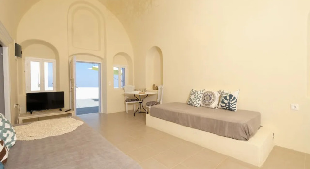 DeltaMi Santorini, Забронировать Отель Пиргос Санторини, рядом с Музей-винодельня
