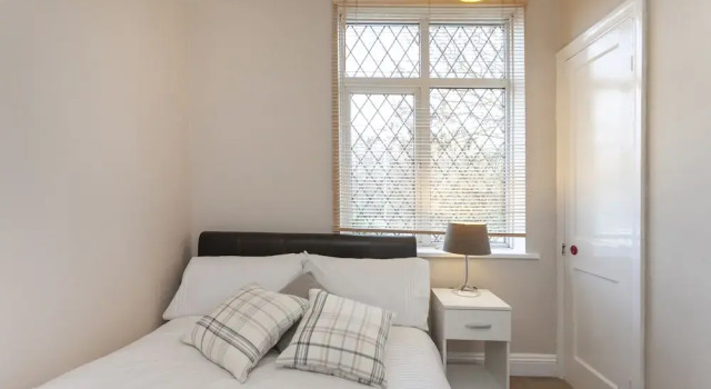 Astley 3 bedroom house, Забронировать Апартаменты/квартира Отели Лестера с парковкой, Парковка