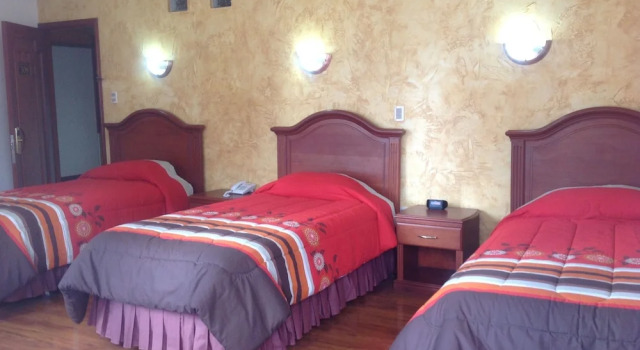 Трёхместный номер Standard Golden Palace